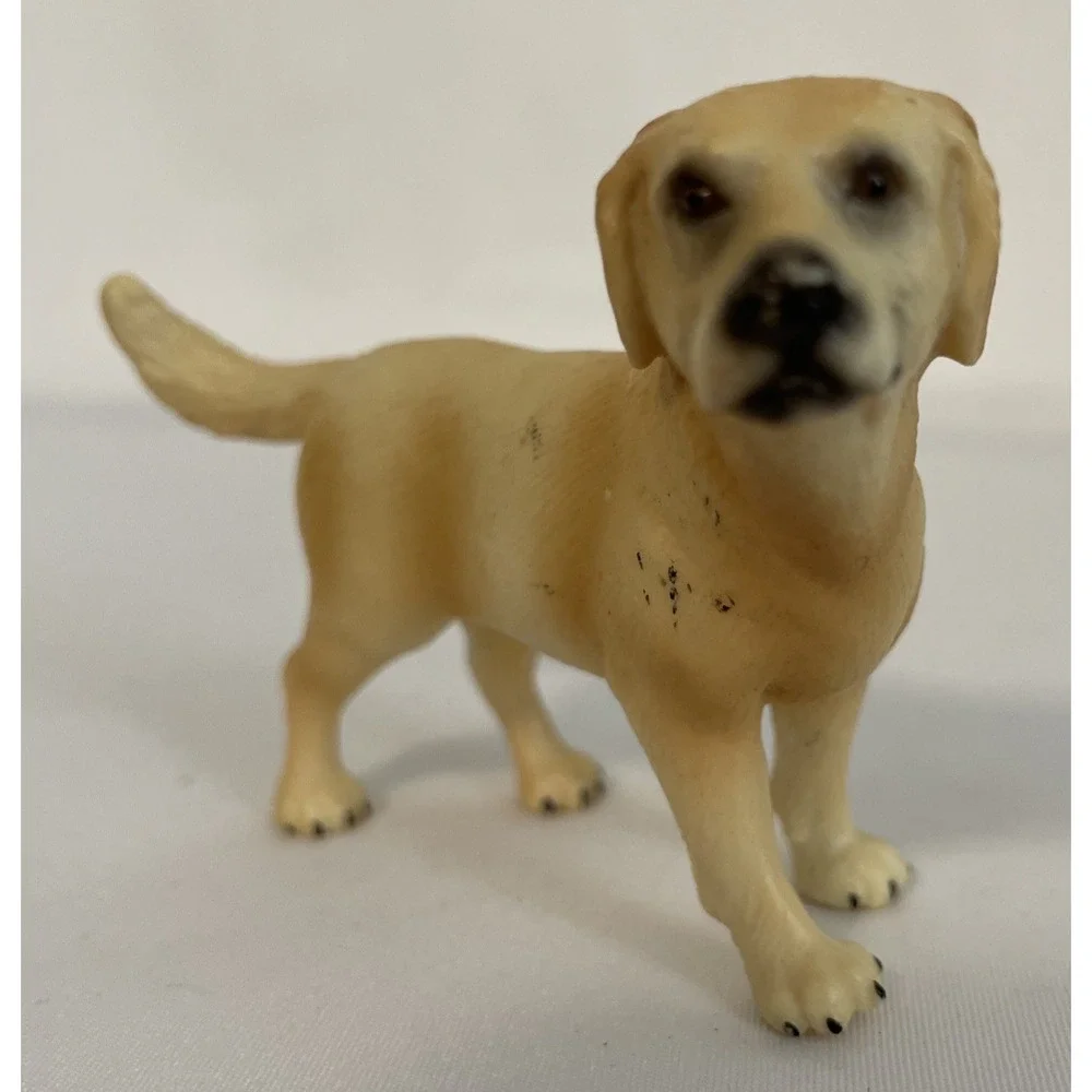 2001 Retired Schleich Dog Yellow Lab Labrador Toy Pre-owned Very Good Condition